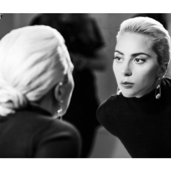 Lady-Gaga-behind-the_4270